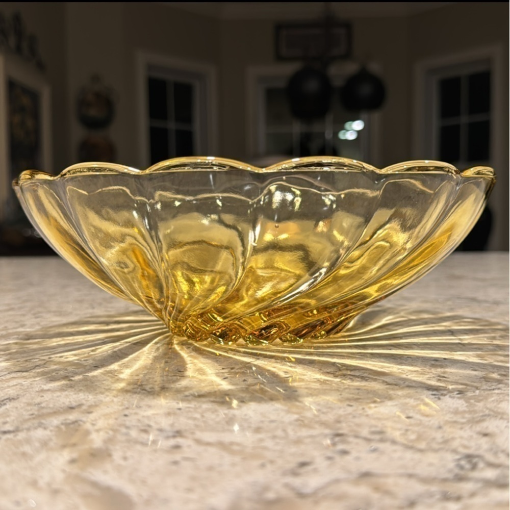 VINTAGE 70’s~HAZEL ATLAS AMBER GLASS~SERVING SALAD BOWL~CAPRI SWIRL PATTERN~G22
